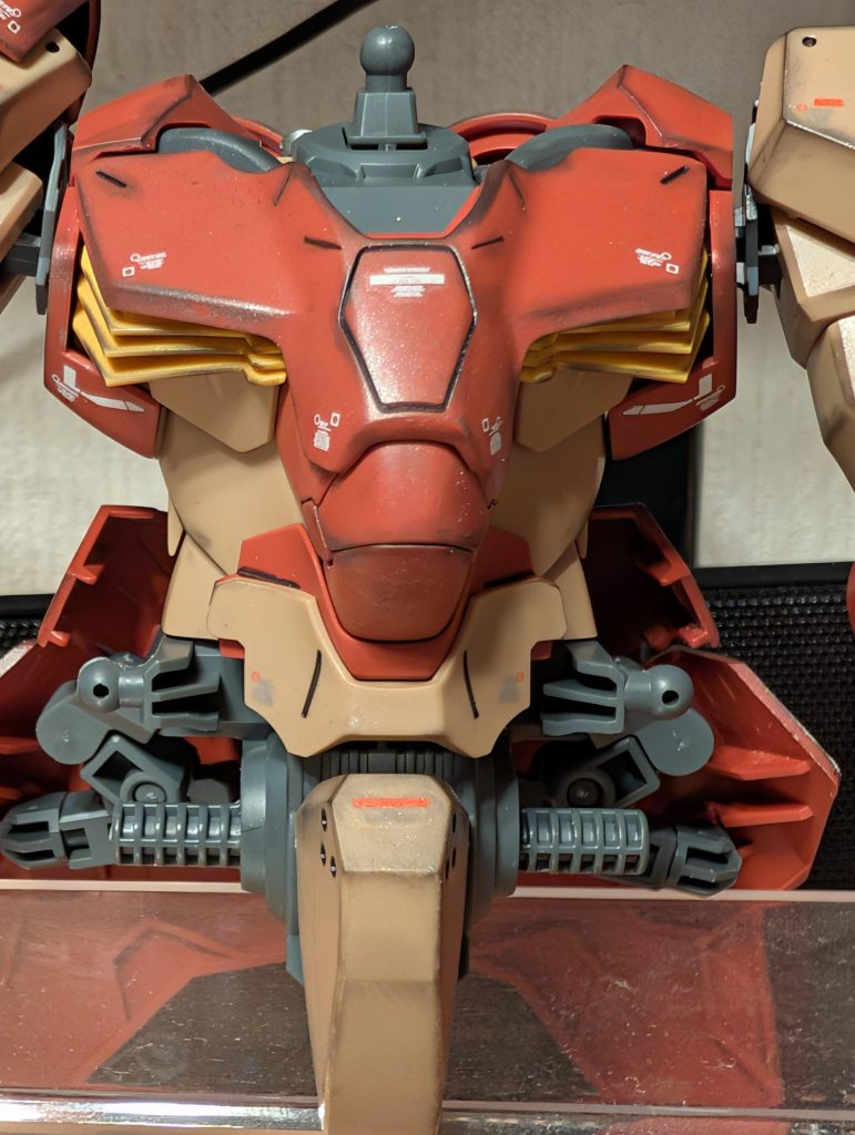 デカール貼って少しウェザリング。トップコートもガンダムマーカークリアつや消しで。白くなってナンカイやり直しました・・・。