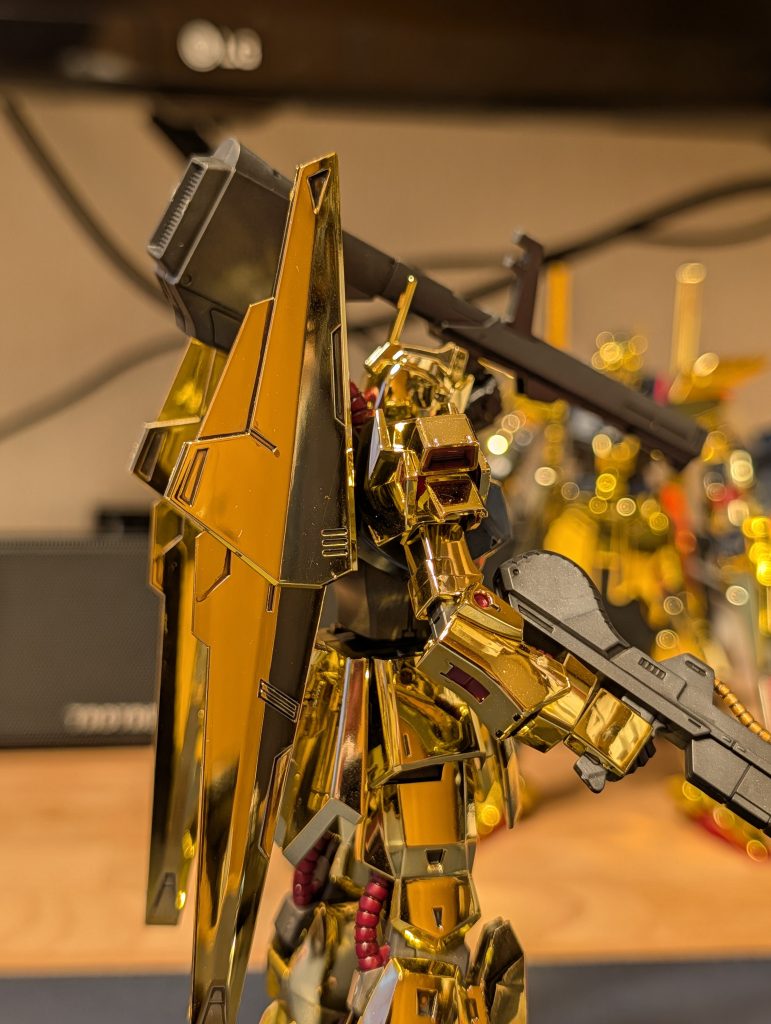 メッキも溶かさないようなのでスミ入れしてみましたが、あまりわからないですね。