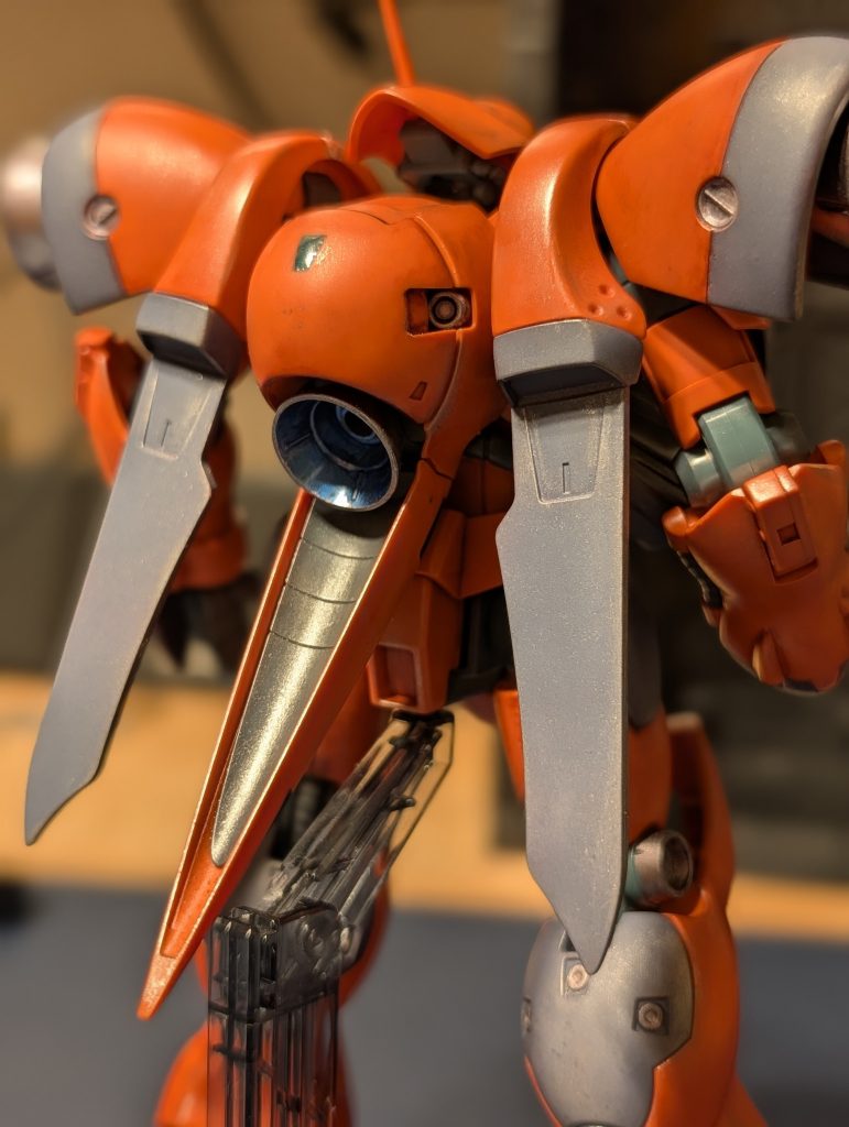 背面スラスターを塗り分け。バーニア内側もメタリックブルーで塗り分け。機動力マシマシですね。