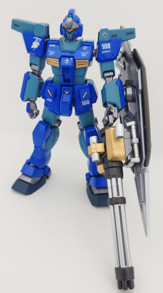 １年戦争時のグフカスタムのガトリングシールドをモデルにしている、という設定です。