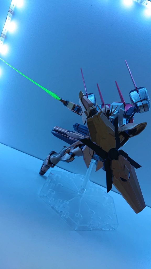 ビームソードオンリーサテライトキャノンにマウントされている近接用ビーム武装。ビームサーベルよりも大出力であらゆる敵を切り裂く姿は黄金の姿からは想像もできない悪魔のようだ。