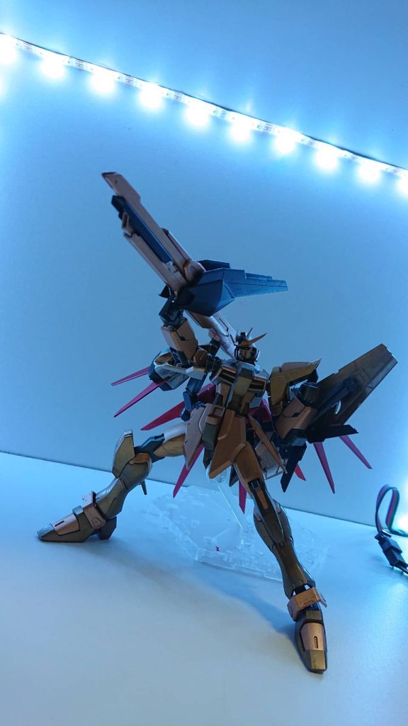 オンリーサテライトキャノン キャノン状態ゲントがすべてを一人で完結させるためにサテライトキャノンを改造した武装。これ一つで実体剣、ビームキャノン、レールガン、ドラグーンの4つの役割を持つ。キャノン状態ではサテライトキャノン特有の大火力を敵に放つ。レールガンとの連携も強力だ。