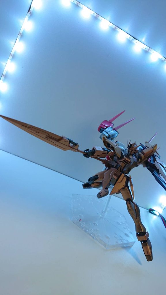 ソウルランス（ソード）ハヤブサアカツキ極の主兵装。ダブルオーガンダムセブンソード/GのGNソードⅡロングとGNソードⅡの刃先が付いた実体剣。どちらにも銃口があるが、GNドライヴを装備していないためビームは発射できない。