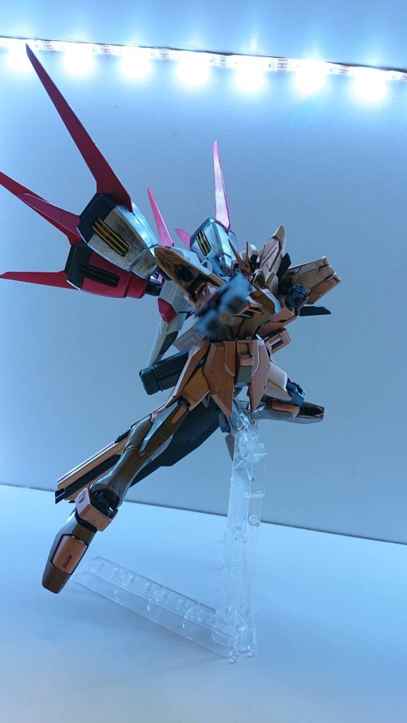 別世界のゲントは孤独な世界でこのガンプラを完成させた。”協力”の単語を知らない彼は一人で突っ走り、全てを終わらせる。そしてメタバースで出会う別世界の仲間たちとまた彼は成長していくことになる…Continuing into a new world…新たな世界へと続く…