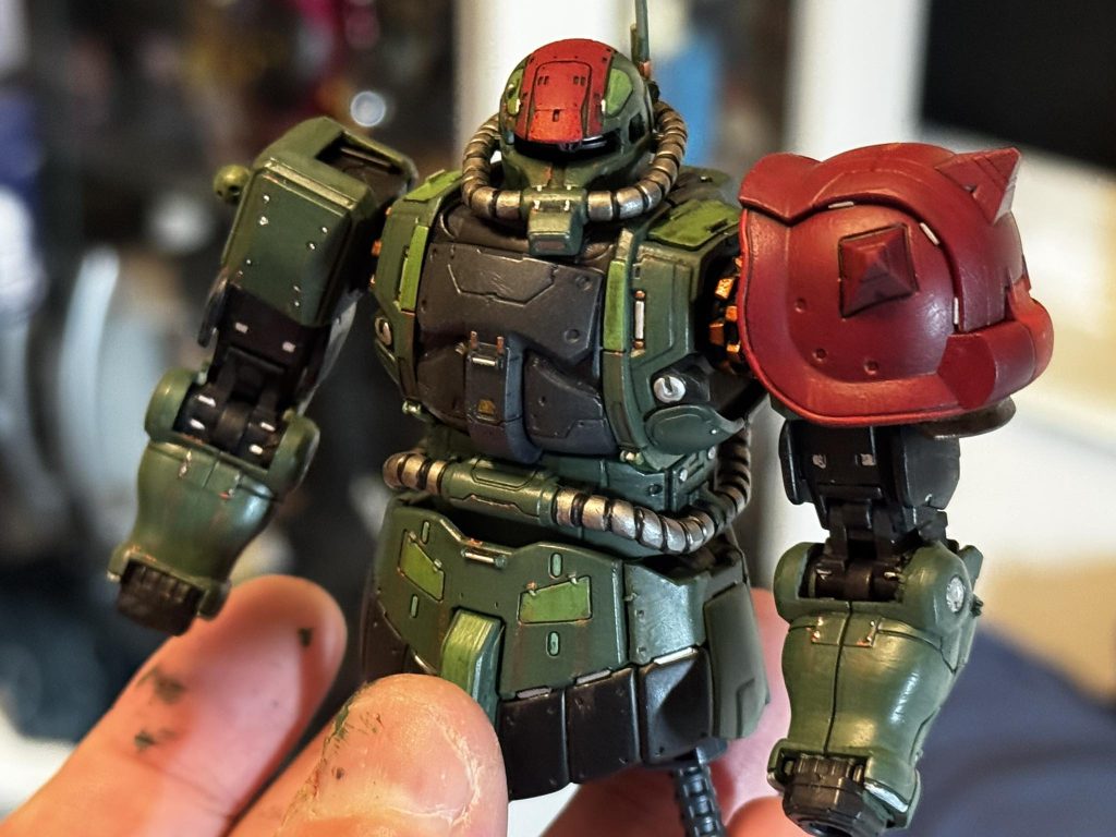 ちょっと塗ってはトップコートでセーブして、の繰り返し…