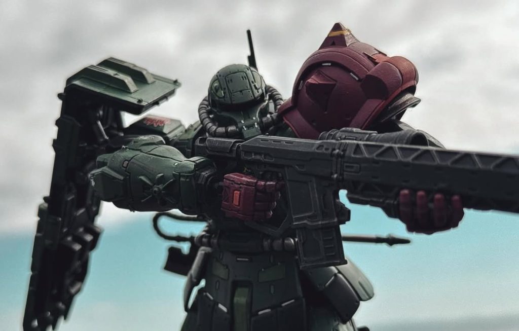 ケイル機。武器を構えるために肩の接続をちょっとだけいじっています。