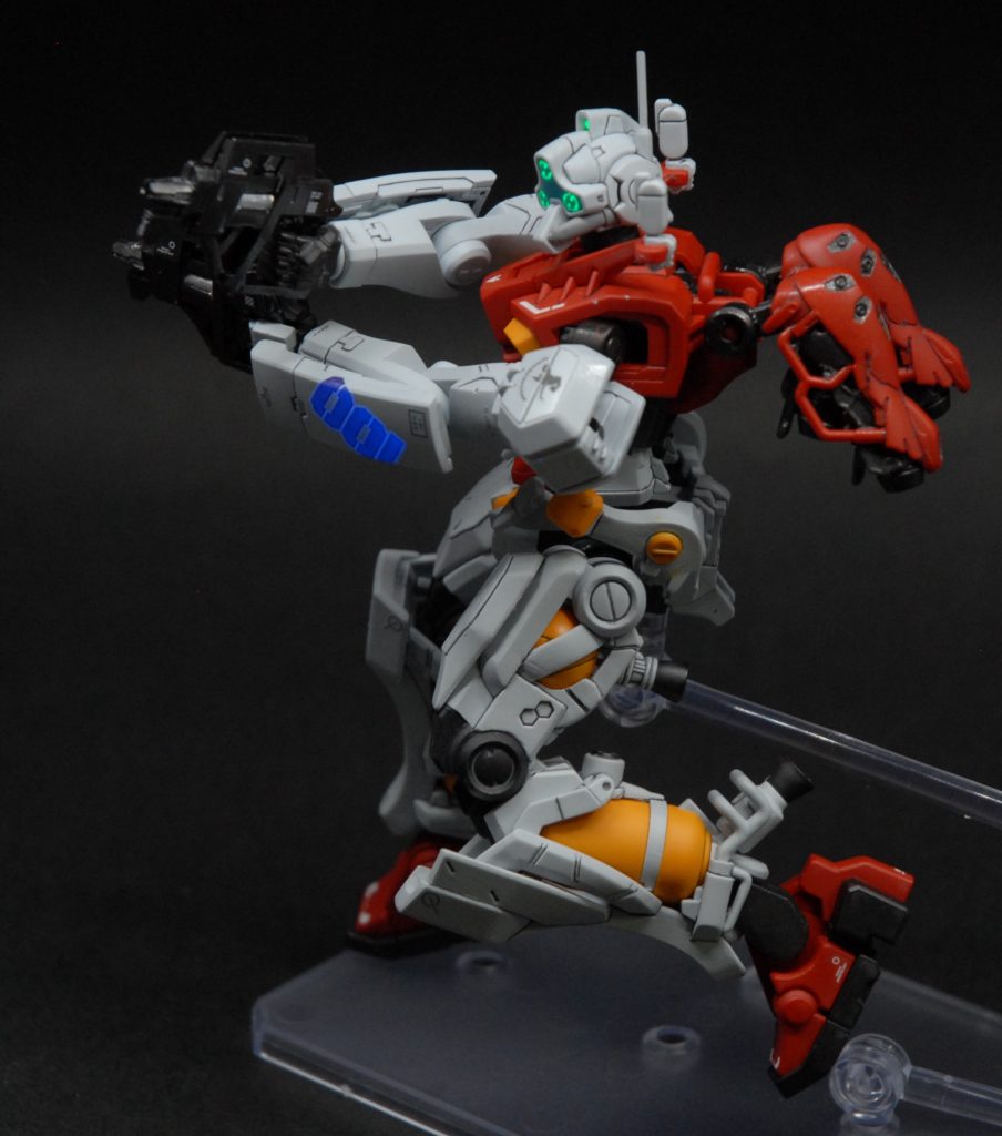 肩の可動がいいので、射撃ポーズがこんなにかっこいいんです。