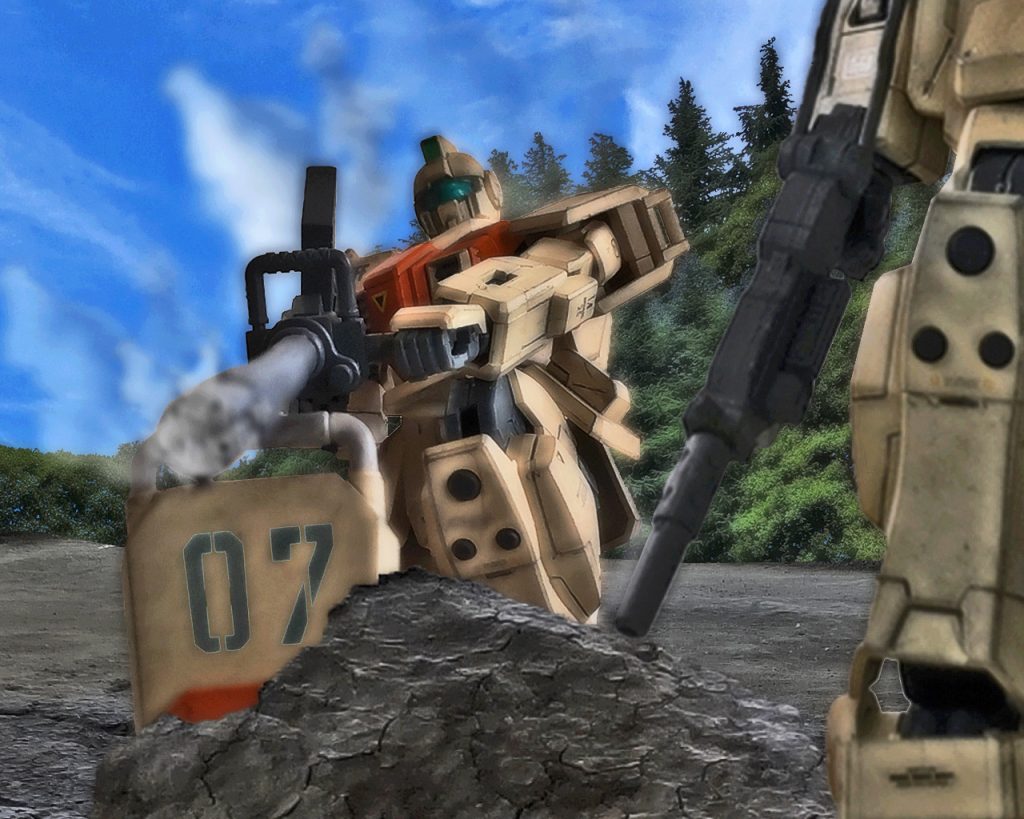 「ロブ、どうすんだい?2機が離れてこっちに向かってくるよ」陸戦型ジム3番機で砲撃を担っていたサリーは小隊長のロブに問う。「そいつらは指揮官じゃない。スコアに関係ねぇのは適当にあしらえ」「なら俺が撃ちやすいように前で引きつけてやる」そう言うと2番機のマイクは陸戦型ジムを歩かせる。「お前達は高台に陣取っていて圧倒的に有利だ。やられんじゃねぇぞ」相手の上を取る。MS戦においてもこの定説は変わらない。「ヤツの首は俺が取る…」ロブは駆け足気味にジムを走らせるとシローのEz8を目視できる距離まで詰める。〜to be continued〜前編はここまで〜引き続き後編をお楽しみくださいヽ(^o^)丿