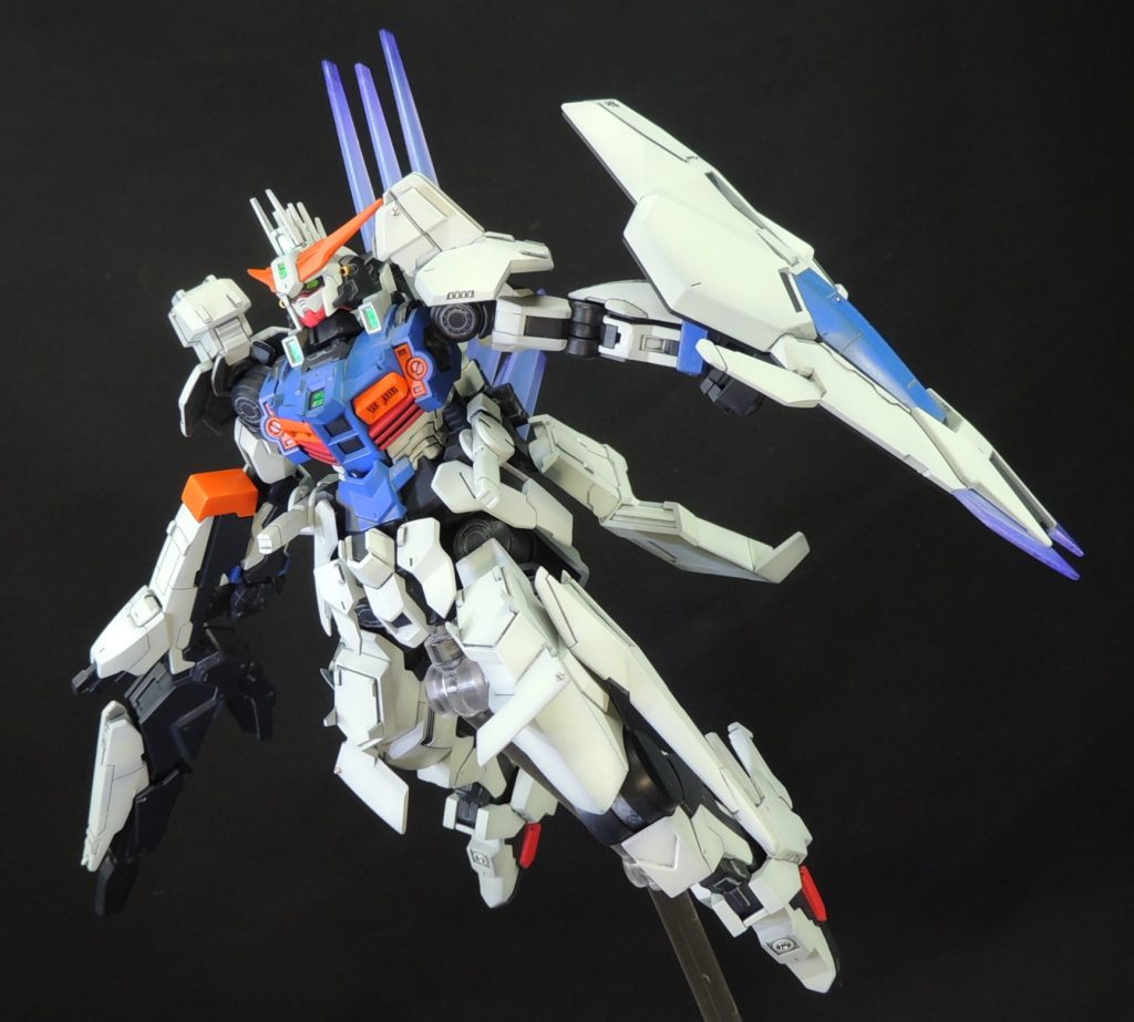 ■肩アーマー 0.5mm厚または0.3mm厚のプラ板・プラ材の細切れを貼付け、ディティールを追加しました。