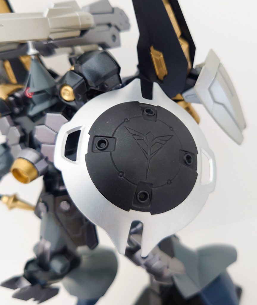 武器その2 シールドヤクトドーガのシールドを持たせてみました。