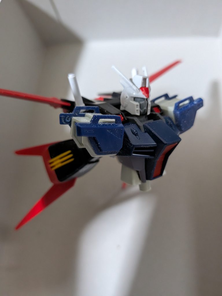 三種のキット混ぜ合わせなので塗装前はこんな感じです。なんか塗装してないのに妙にカラーリングが主人公してて1人笑ってました。