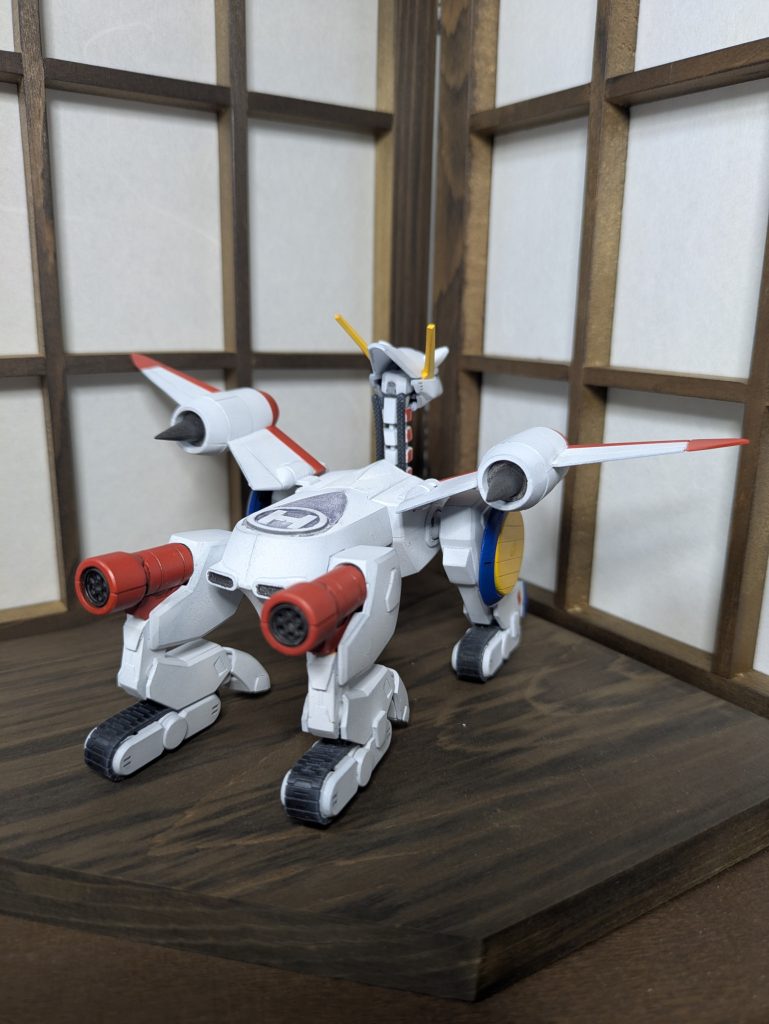 ホワイトベースって、宇宙戦艦だよね。なのに、なんでキャタピラついてるの?Gアーマーもキャタピラついてるじゃんガンタンクも宇宙(そら)とんでたじゃん1年戦争から未来のVガンダムの時代には、宇宙戦艦にタイヤついてるじゃん。技術系統のつながりということで