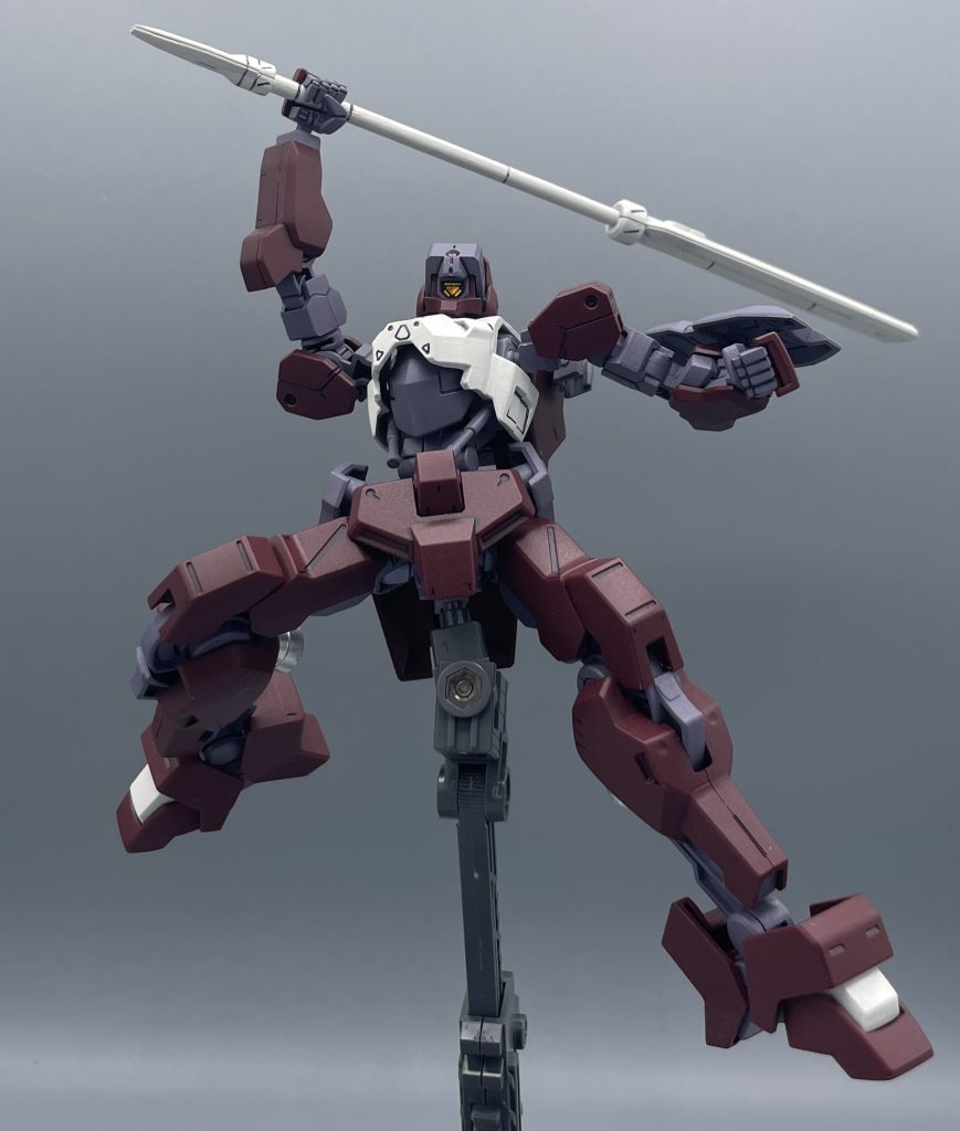 フェイズ・バイザー、オープン！　頭部メインカメラには、複数の好感度センサーが同時に組み込まれているそうです。運用環境によって、バイザーの換装も可能だそうです。高いセンサーだから、大事大事に守っているようです。