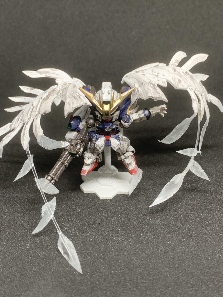 胸の玉もズバッと斬られてましたね、セラフィムフェザーはナイロンを切って薄く白塗っただけです。