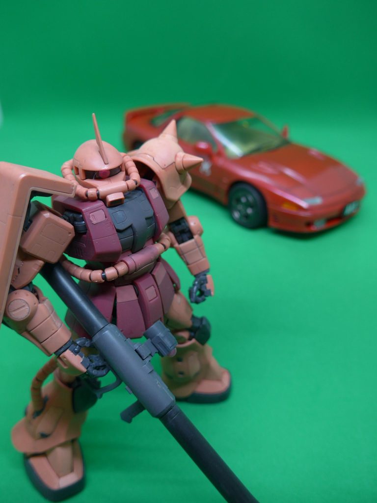 おい、なんやこれは! 妙な車写ってるぞ!!ゲルググ採用の口利きしてもらうためにジオニック社がシャアに提供したって話やで。この前、ツィマッド社がやってたと思ったらこっちもかいな(もちろんオラ設定)ドム採用秘話?|17hh70さんのガンプラ作品|GUNSTA(ガンスタ)後ろの車のお話はア●ビ―コムで!