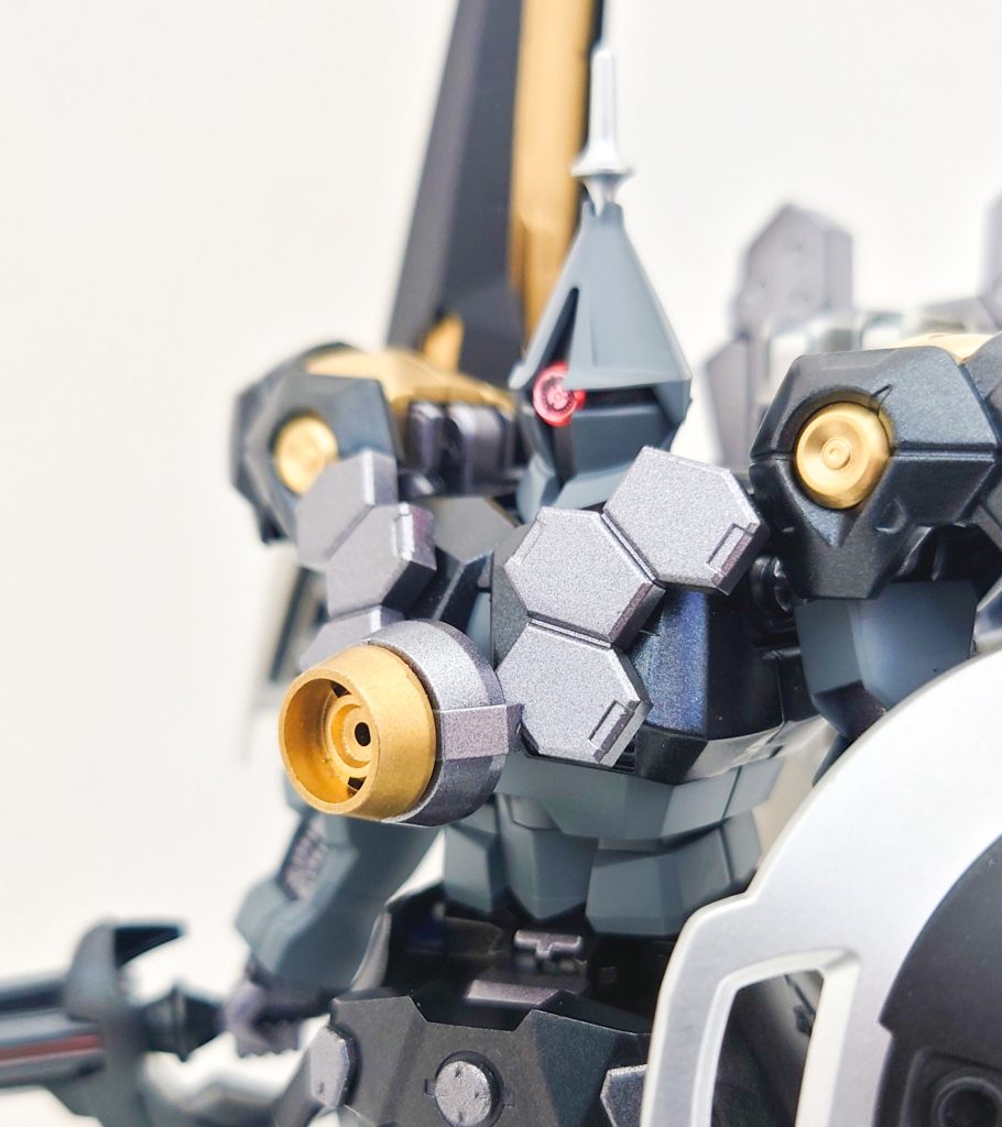 武器その3 胸部メガ粒子砲ドーベンウルフを参考に、胸部にメガ粒子砲を取り付けてみました。