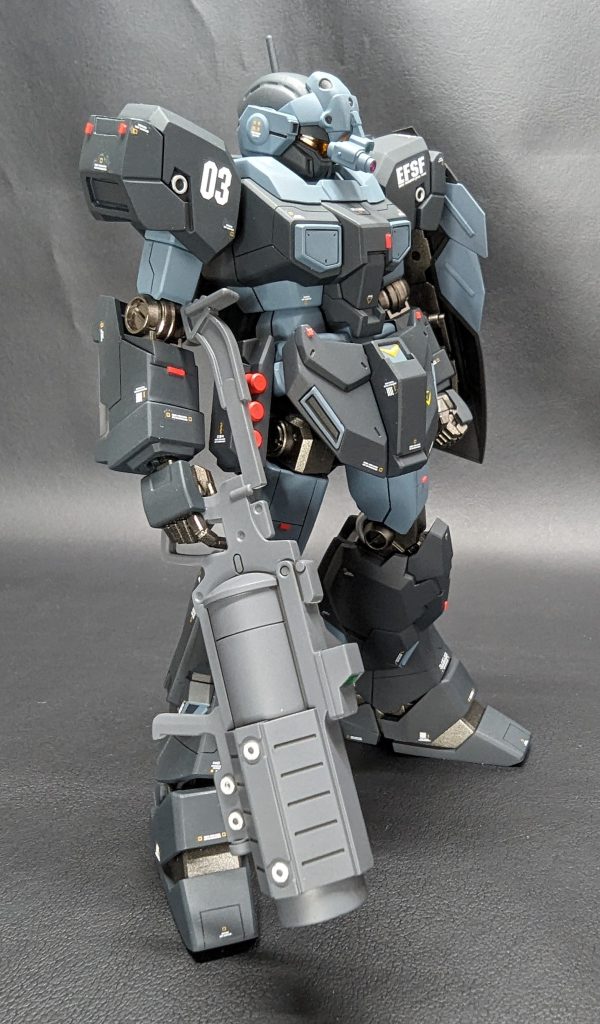 キャプチャーガンは丸モールドをエナメル筆塗りで部分塗装しました。メタリックの筆塗りはいくらエナメルと言えど、拭き取りしてもメタリック粒子が残るので超集中しながらやってました。二の腕と前腕部には新規でスジボリ入れてます。