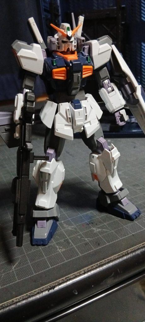 今回のカラーリングは、私の大好きなツートンカラーで塗ってみました。関節部はスペシャルブレンドのメタリックパープルです。