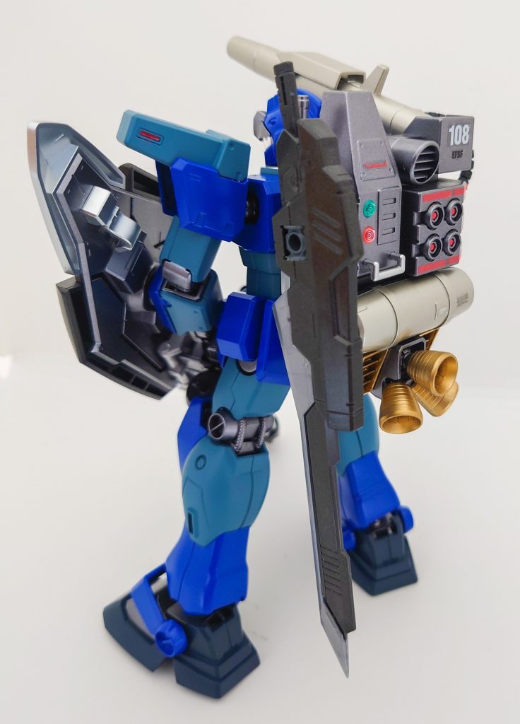 左側には、銃剣を携帯しております。