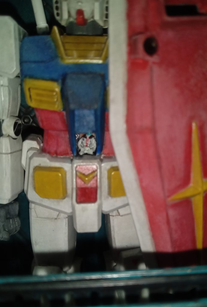 アムロは100均のジオラマ軍人をそれっぽい雰囲気で塗ったものを固定してます。あくまでもチラ見えなのでそれっぽく見えれば幸いです。