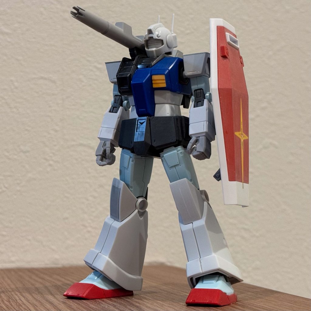 プレバンのオリジンジムキャノン、旧キットジムキャノン、オリジンガンダムのミキシングですプロポーション変更は前のジムと同じ改修をしてます股関節の付け根、太もも、足首で各1mmずつ延長肩の形状変更胸左右ダクトの形状変更新規スジボリ各モールド埋め