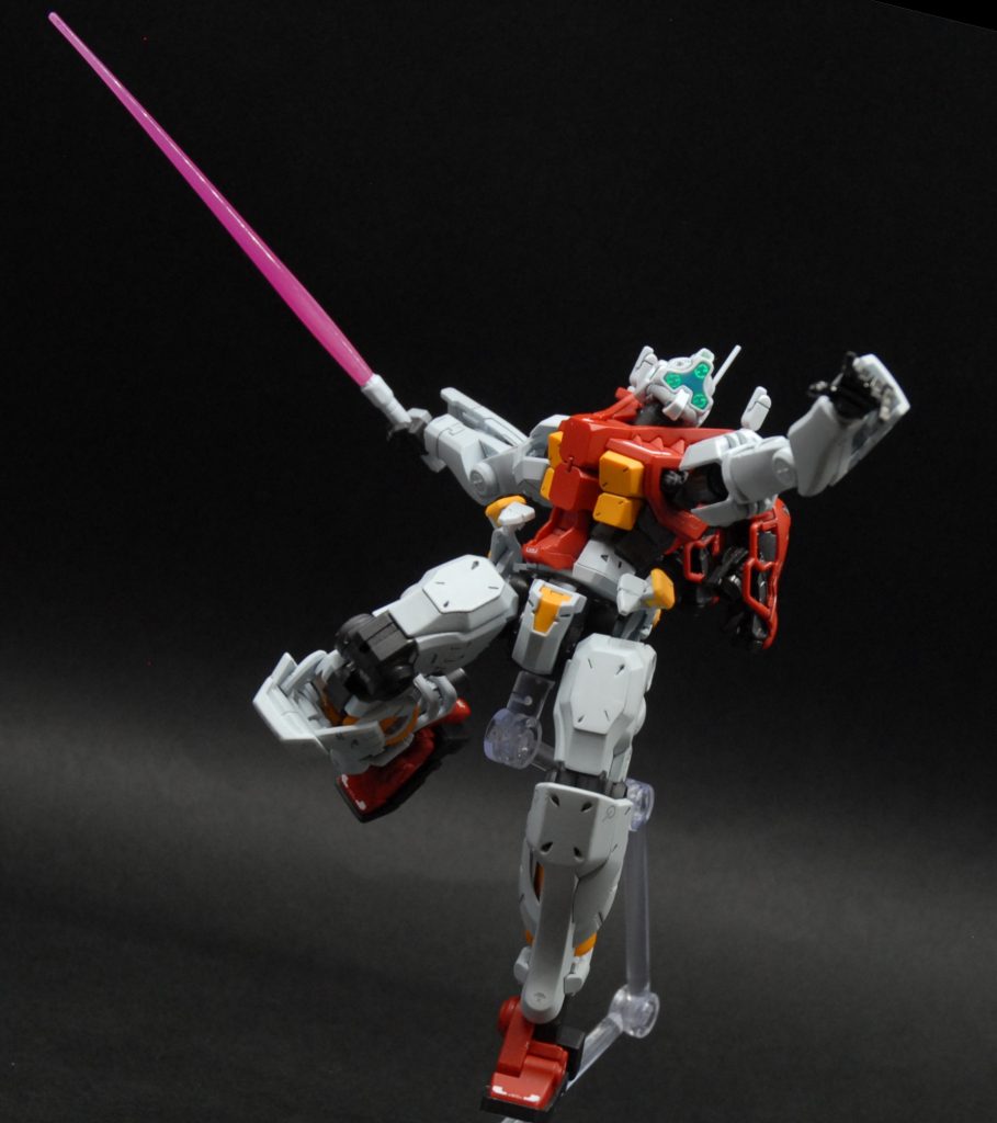ガンダムみたいなポーズになってしまった。