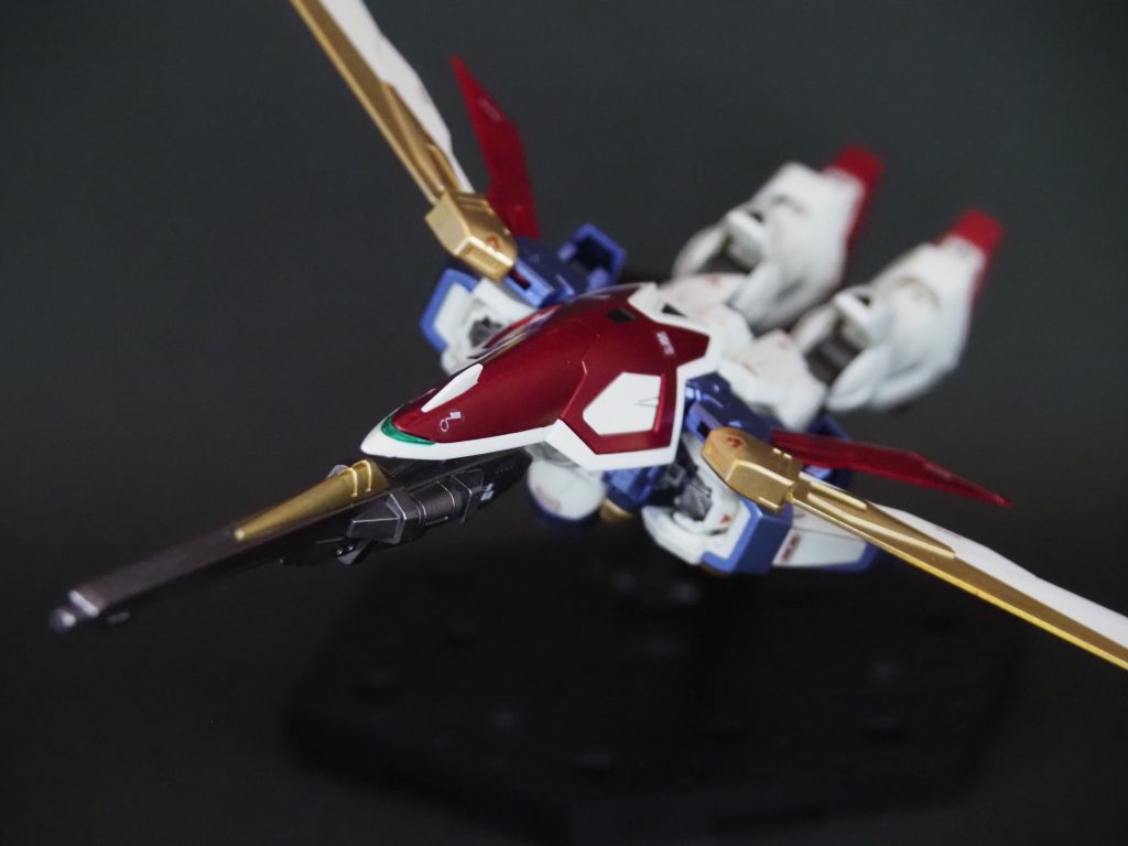 何故か一切説明ないけど当たり前のようにバードモードに変形。バンダイはなぜこのギミックを隠すのだろうか・・・？