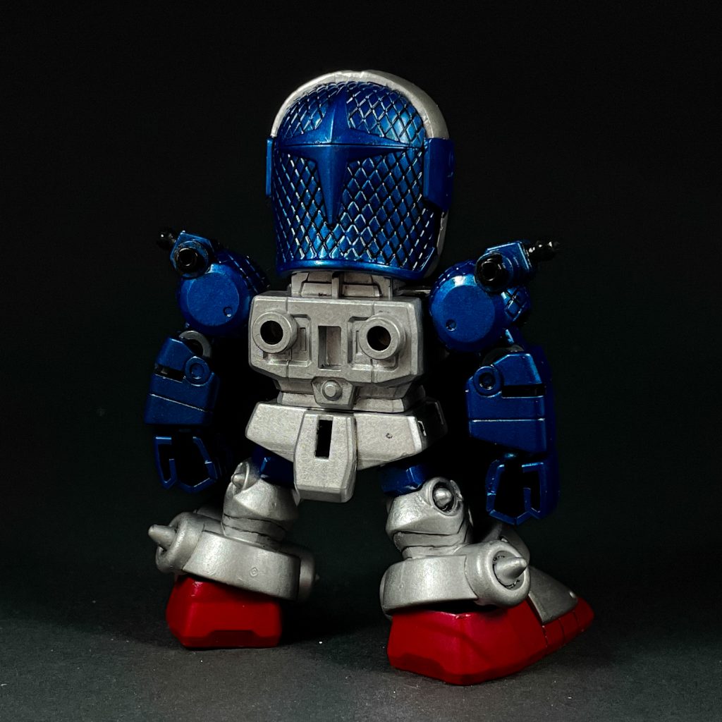 軽装状態。あまり馴染みのない形態ですが、後頭部の十字や、シールとはいえ額に