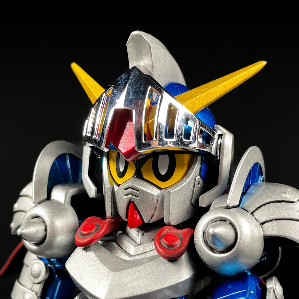 バストアップ。バイザーはメッキ仕様なので触ると汚れが目立ちますw