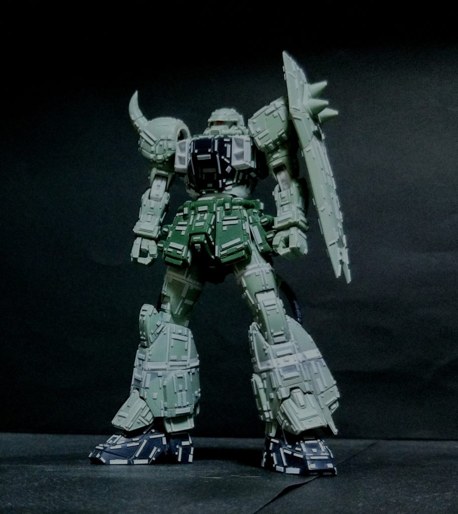 製作工程③スジ彫り、プラ板貼り加工。