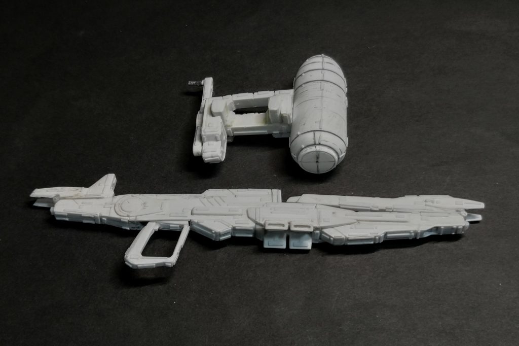 ガナーウィザードの製作でオルトロス砲は携帯時の折り畳みを再現する為にプラ材で蝶番を製作😊