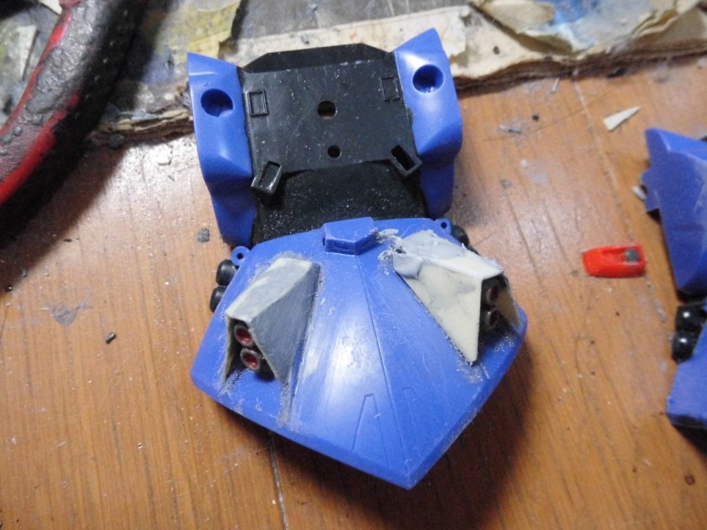 スカートのスラスターの方向変更・・もっと丁寧に作ればいいんだけど・・めんどくさがりで・・笑