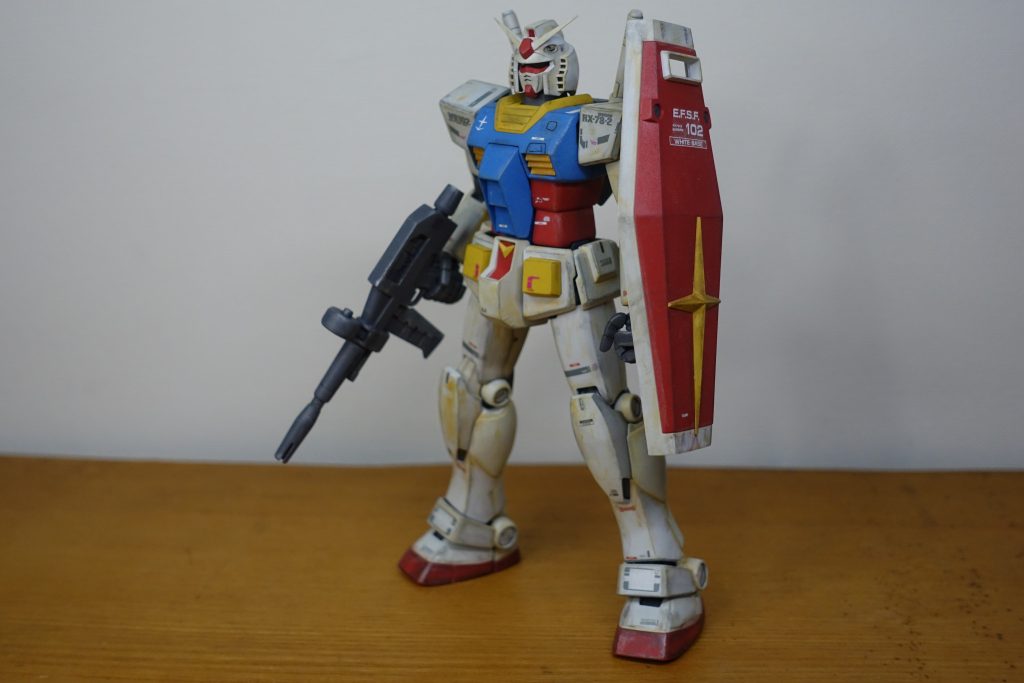 やや左側面から