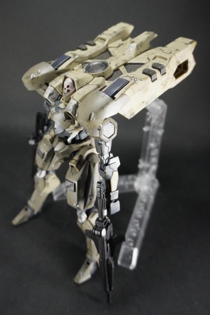 リューターで傷をつけています！