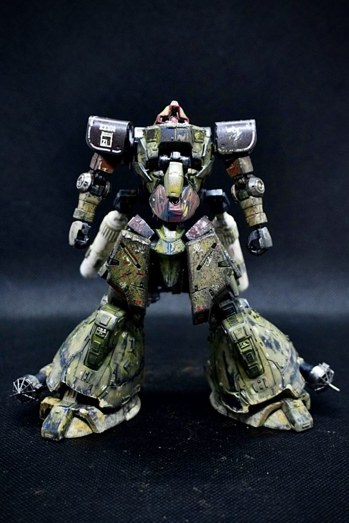 YMS-09試作型ドムの腕、ドムトローペンの脚をまんま使いました。投てき兵器やヒートサーベルは割愛あくまで近接戦は別の機体に。