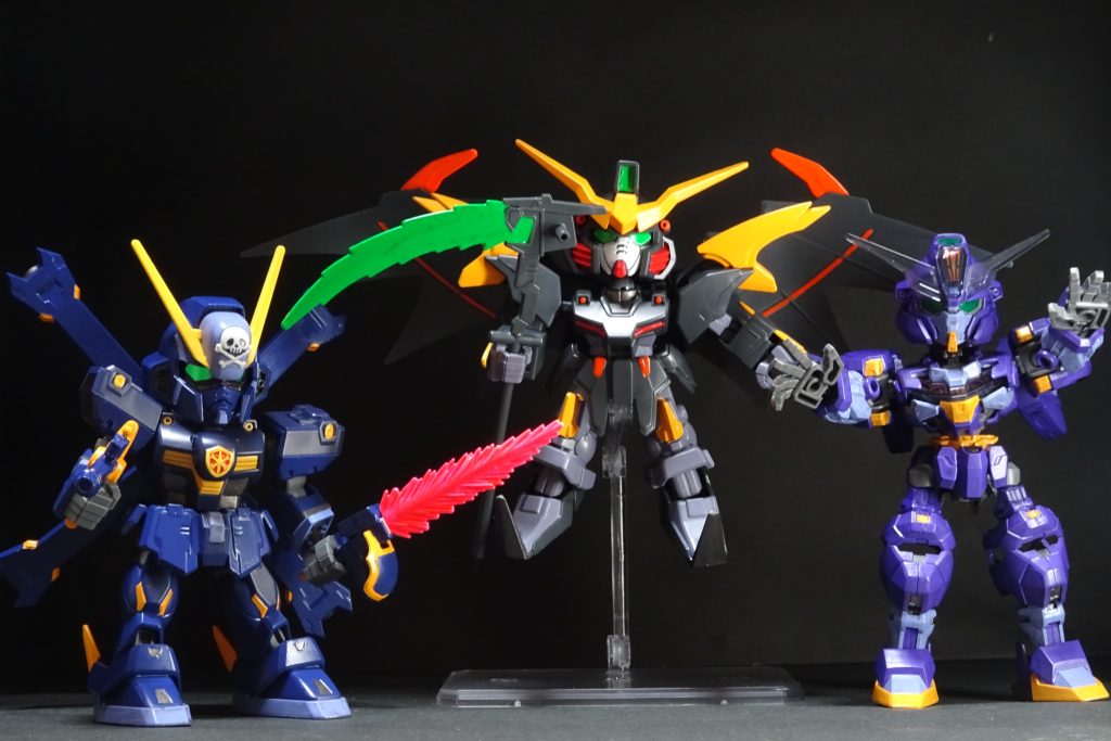 う~ん、ブラックライトで光らせない方がハロウィンらしさが出るな~。4歳の息子はこの3体を気に入ってるようで、毎日遊んでいる様子。