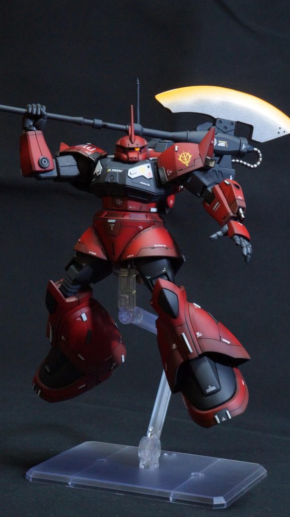 再び登場のオルテガさんから譲り受けたジャイアントヒートホーク装備いろいろ工夫するほどにライティングがよくない方向に進んでいったような気がしています。ヒートホークに光が当たり過ぎて、せっかくUVライトで発光させているのに見えないですね…。(zaku-kao10)