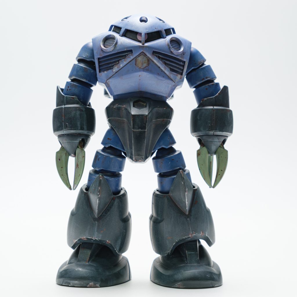 正面から。歴戦の猛者のような貫禄。