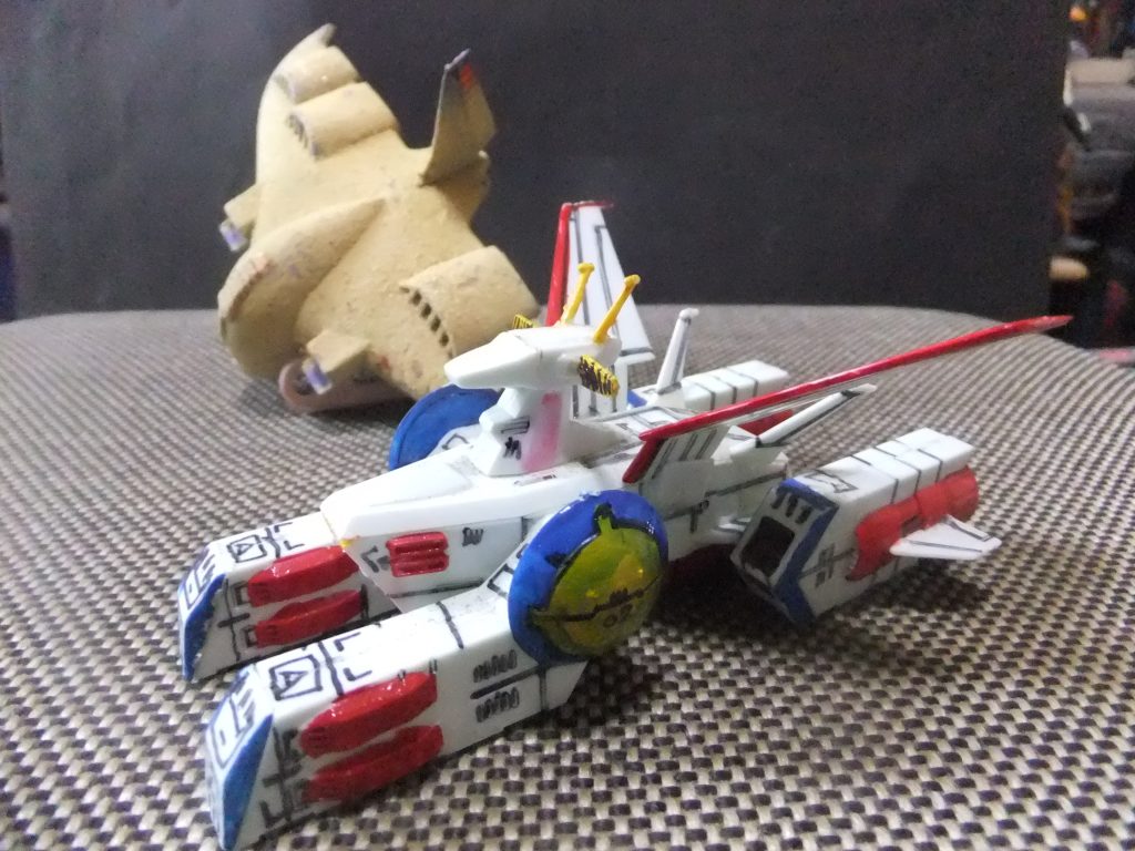 ホワイトベース(小))初版購入時 300円とガウ攻撃空母同じく 300円 赤色はマッキーのレッドで塗っているので経年劣化で消えかかっています(笑)