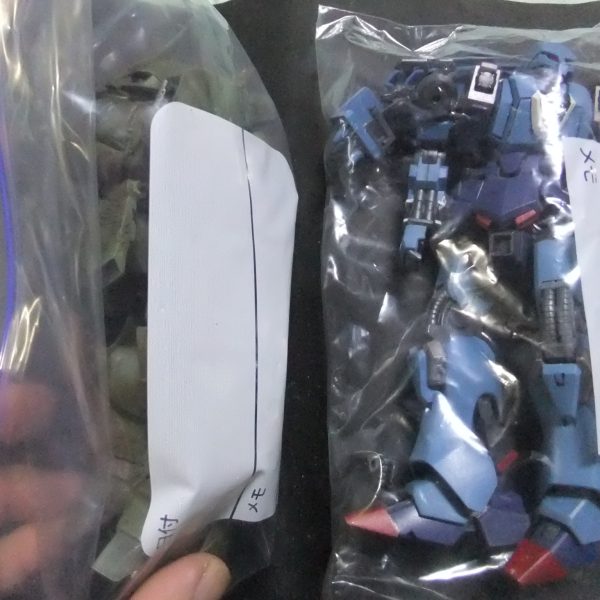 どうも！こんばんは～っ！Ｇ太郎です♬旧キットガルスJは初版販売が1986年ですので39年経過しています。HGUCキットですら？2014年初版販売なので11年💦シュルツムガルスは久々の再販で話題になったいましたネ( ´艸｀)「忘れ物」は自分が高一だった頃にガルスJの腕部のパーテイングライン処理が面倒が臭くて💦パーツ状態で39年間放置していた訳なんです（笑） （2枚目）