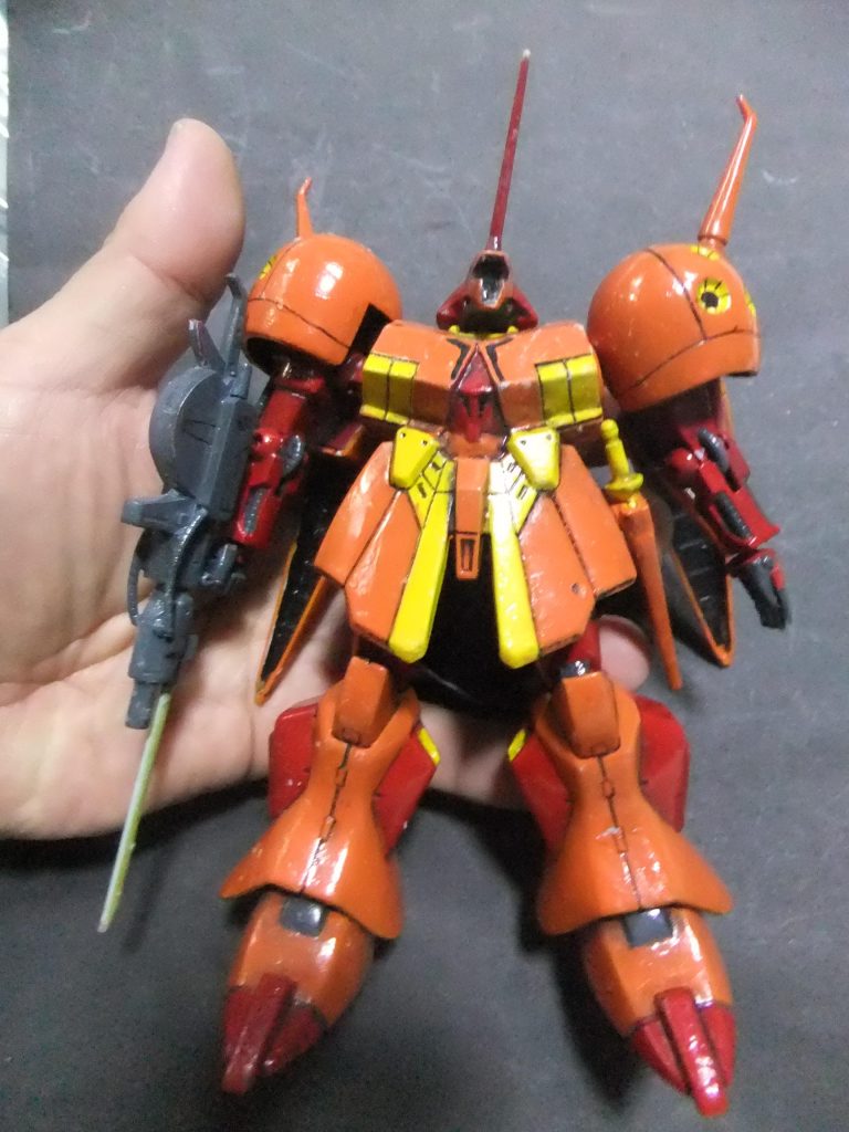 プロポーションもハンマハンマに比べると「お世辞にも？」カッコ良いとは言えない・・・。   