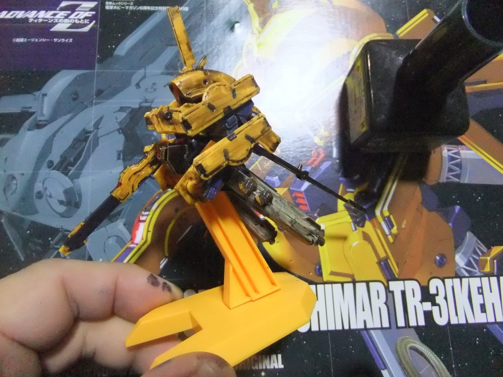 クレオスのウェザリングカラーグラウンドブラウンでウェザリング。