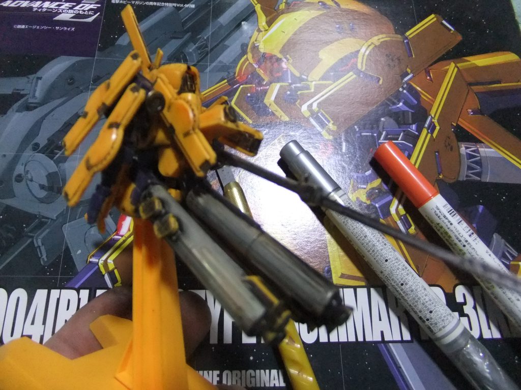 リアルタッチマーカーでピンポイント塗装。