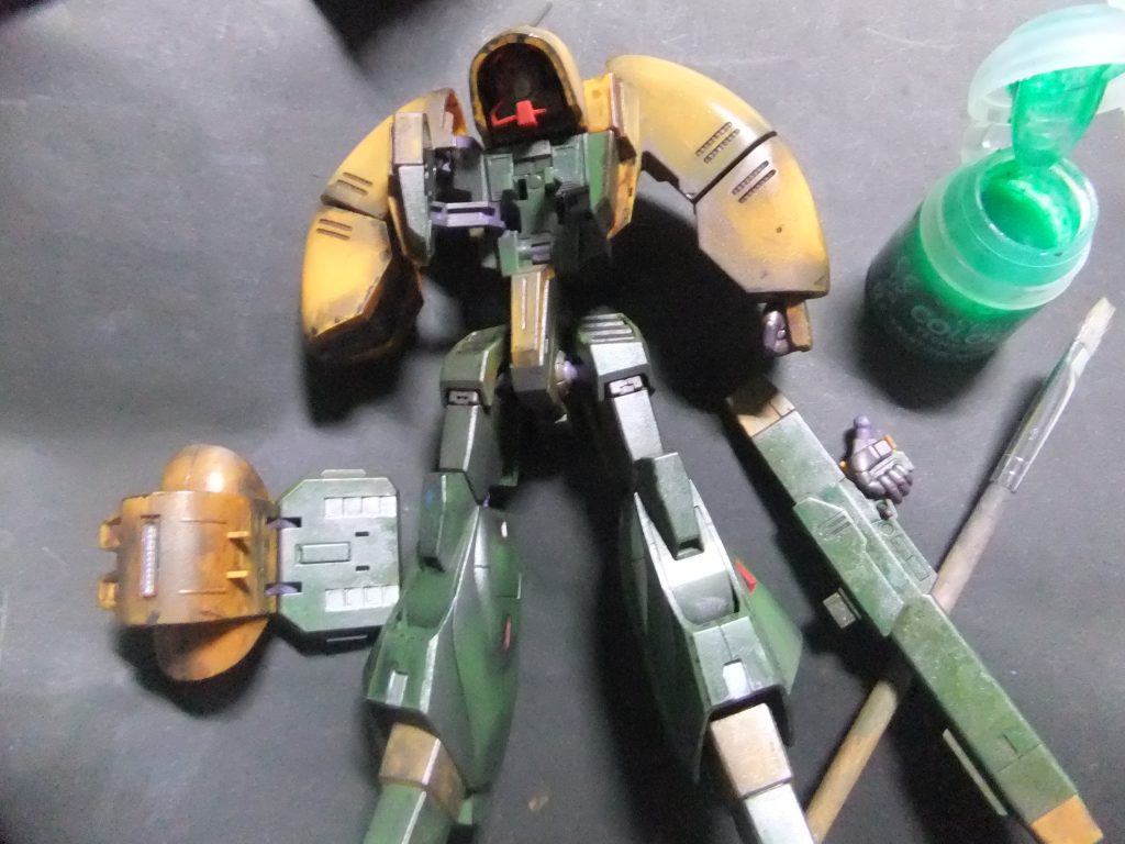 シタデルは下地カラーに影響されるのでかなり明るめのカラーでリタッチしていきます。