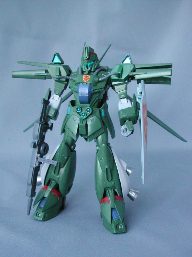 おまけ②XMー06 ダギ・イルス。指揮官用偵察型MS。旧キットです。F91の発売されたMSは100分の1が標準サイズでした。やっぱり144分の1だと小さいですし、この頃の製造技術では厳しかったのでしょうね。今なら作れるのでしょうけど。