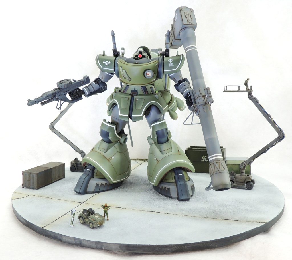 ■胸部　ハイキューパーツ製φ1.5mmツインパイプ4個を四隅に取り付け、小型のスラスターを表現しました。