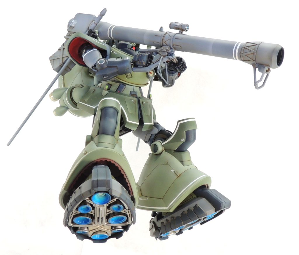 ■塗装方法⑴(ホワイトのラインが無い場合)　グレーサフで下地を吹き付けた後、それをプレシェードとして生かしつつ基本色を塗装しました。その後、ホワイトを加えて明度を上げたハイライト色を作り、カラーモジュレーション塗装を実施しています。　乾燥後、ブラウン系のエナメル塗料(ブラウン、ダークブラウン、ディープブラウン)でスミ入れを行い、数種類のMr.ウェザリングカラーフィルタ・リキッドによりフィルタリングを行って仕上げました。