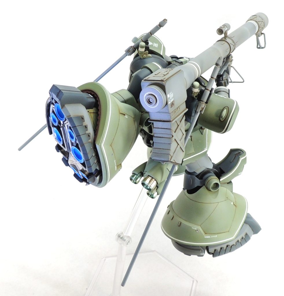 ■デカール　先述のガンダムホビーライフ付録デカールのほか、ガンダムデカール、アンプコーションデカール、アクセントデカールを使用しました。ホワイトのラインがあちこちに入っているため、うるさくならない程度に小さめのサイズのものを少な目に使用しています。