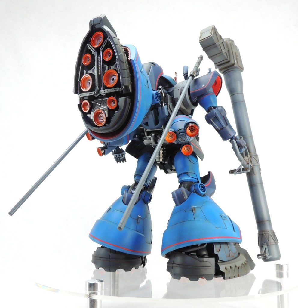 ■胸部 エッチングパーツやプラ材を貼り付けたり、スジ彫りを行ったり、ピンバイスで開口するなどして、モールドを追加しました。 好みで胸部前面装甲の下部を一部切り欠き、デザインを変更しています。