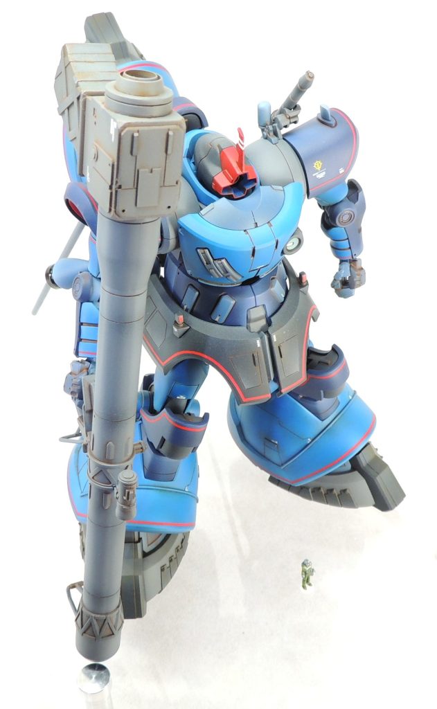 ■胴体の延長 腹部のボールジョイントを3.0mmほどプラ板でかさ上げすることにより、胴体を若干延長しました。これにより、可動に支障が出ないように配慮しつつ、プロポーションの変更と可動範囲の拡大を行うことができました。